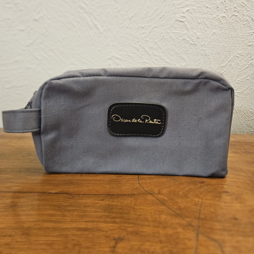 Oscar de la Renta Gray Toiletry Bag Travel